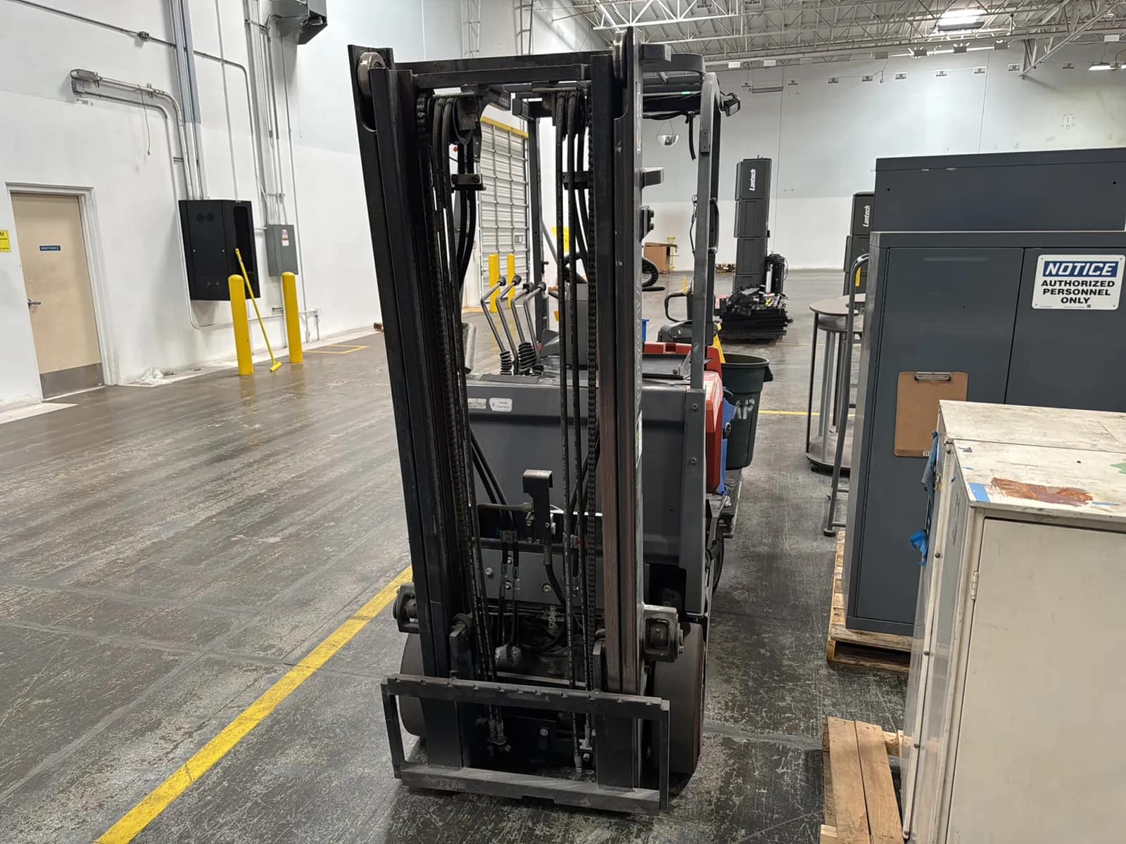 Toyota 7FBCU15 3000lb Capacity Electric Forklift (Not Running), photo 3 of 24
