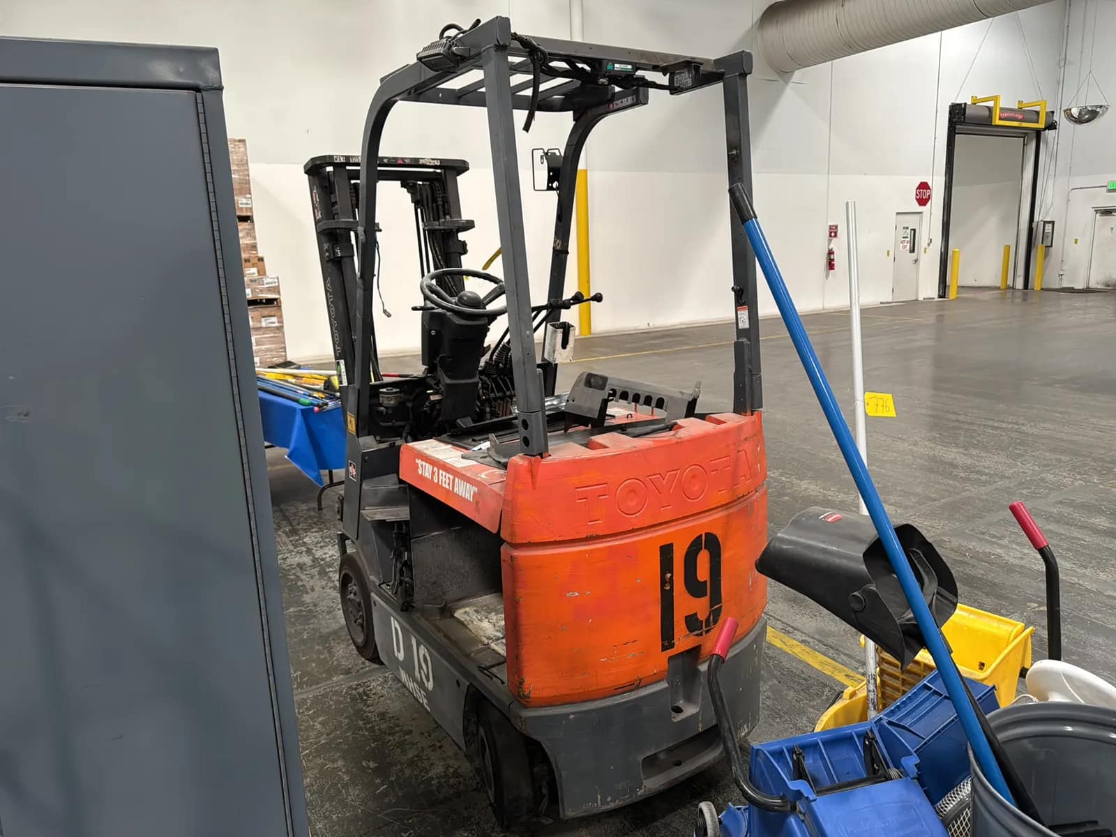 Toyota 7FBCU15 3000lb Capacity Electric Forklift (Not Running), photo 7 of 24