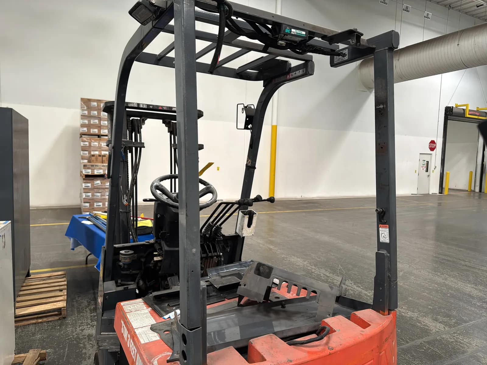 Toyota 7FBCU15 3000lb Capacity Electric Forklift (Not Running), photo 9 of 24