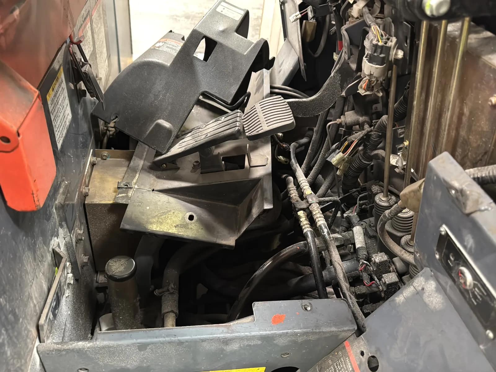 Toyota 7FBCU15 3000lb Capacity Electric Forklift (Not Running), photo 15 of 24