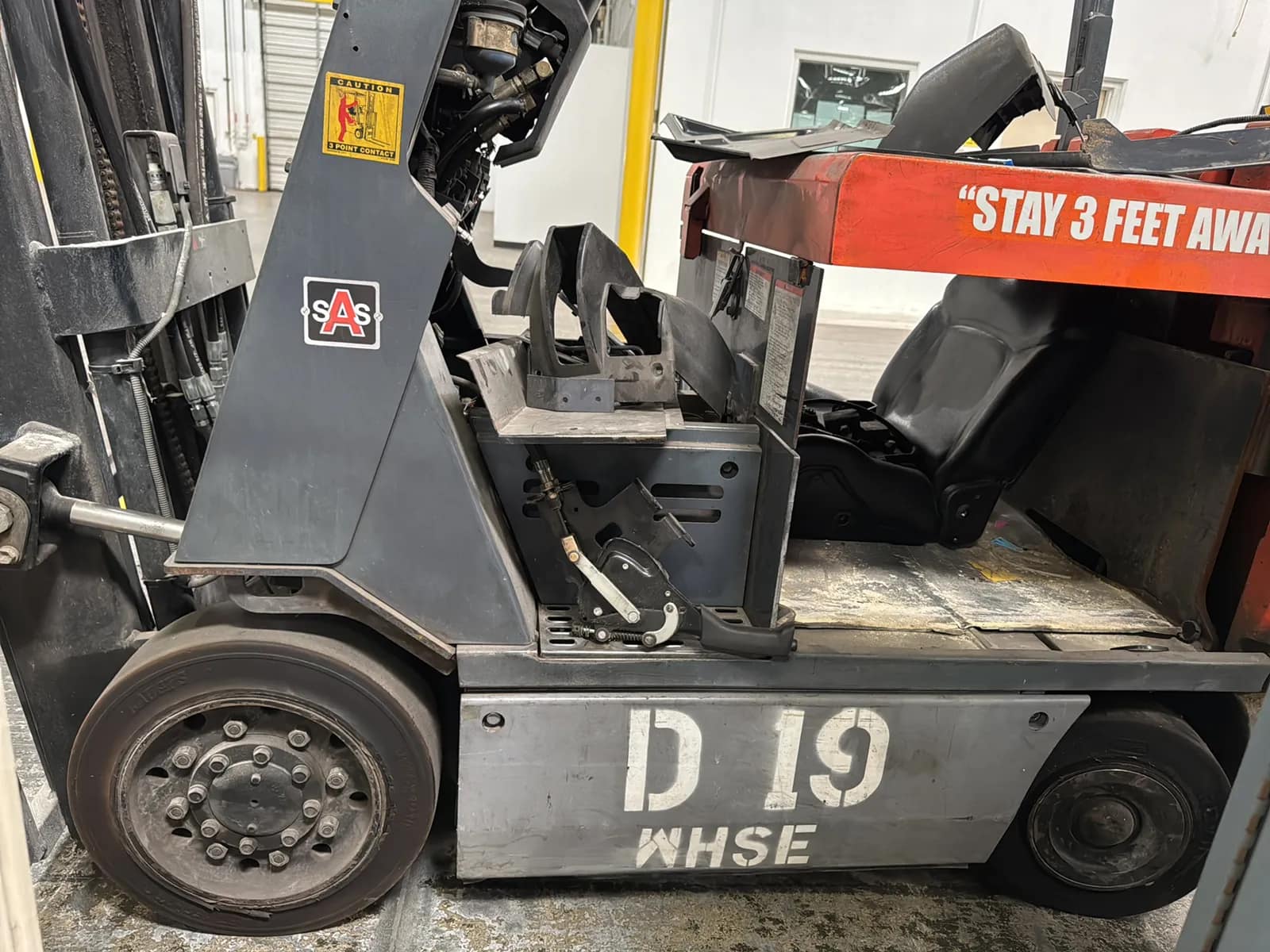 Toyota 7FBCU15 3000lb Capacity Electric Forklift (Not Running), photo 19 of 24