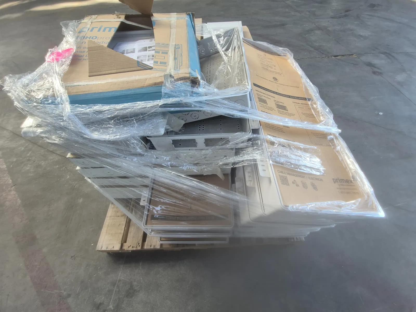 Contents Of Pallet: SOHO Pro Media Panels, Media Panel Covers, photo 3 of 6