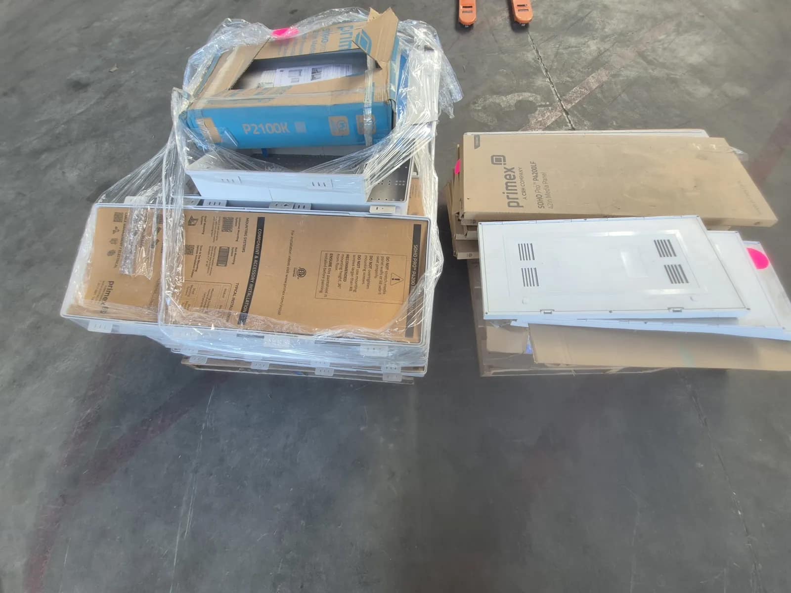 Contents Of Pallet: SOHO Pro Media Panels, Media Panel Covers, photo 4 of 6