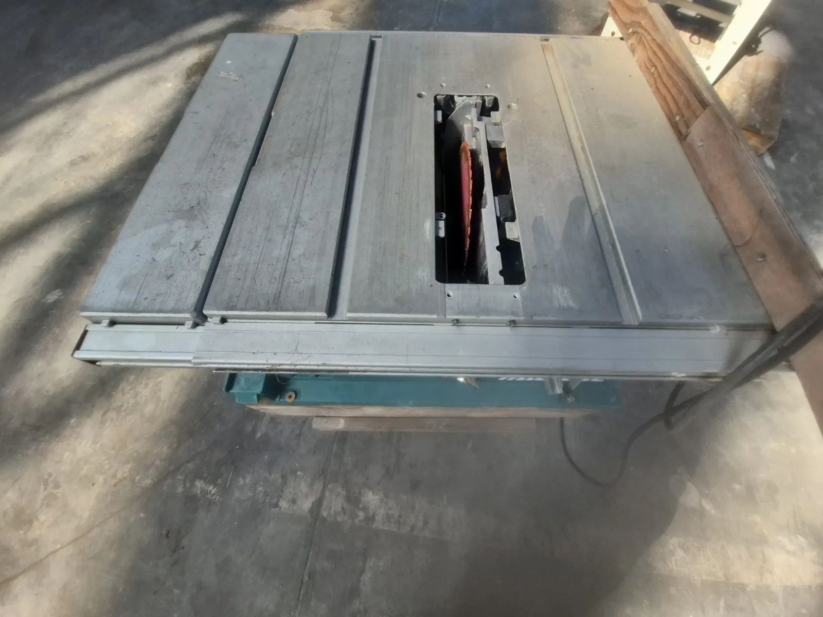 (1) Makita 2704 / 2704N 260 mm (10-1/4") Corded Table Saw, photo 4 of 6