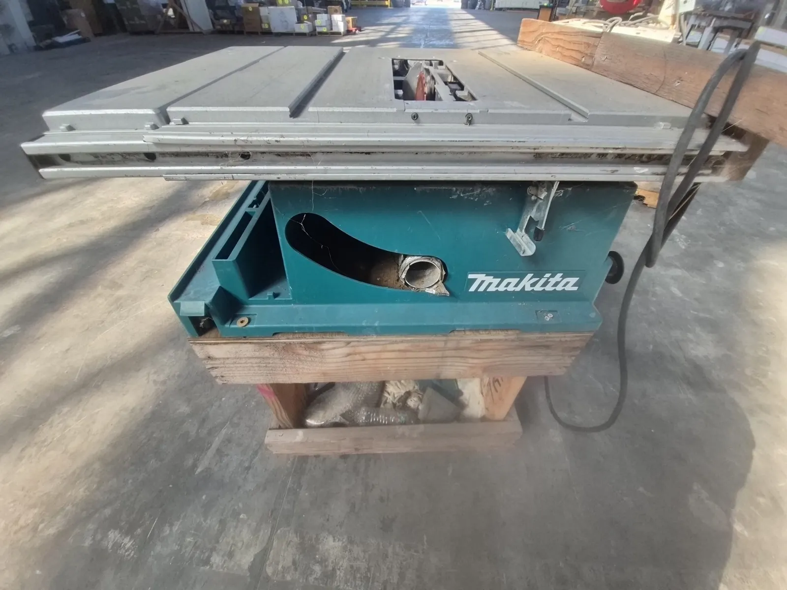 (1) Makita 2704 / 2704N 260 mm (10-1/4") Corded Table Saw, photo 5 of 6