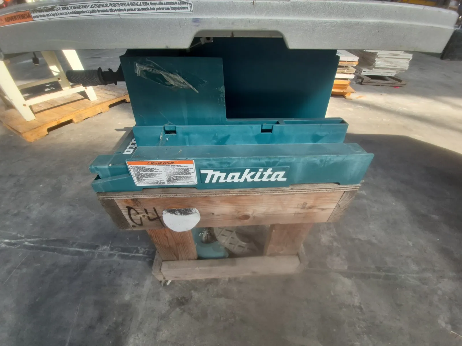 (1) Makita 2704 / 2704N 260 mm (10-1/4") Corded Table Saw, photo 3 of 6
