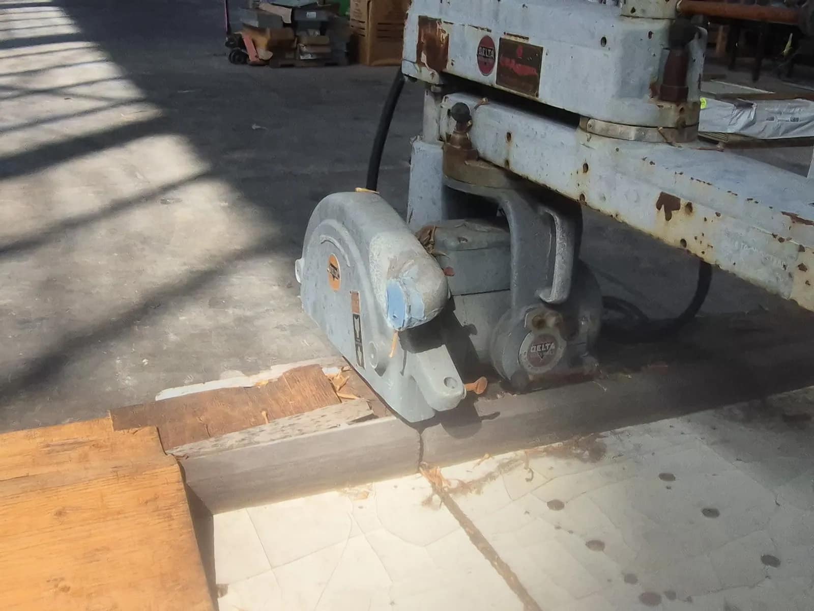 (1) Stationary Delta / Rockwell Radial Arm Saw, photo 7 of 7