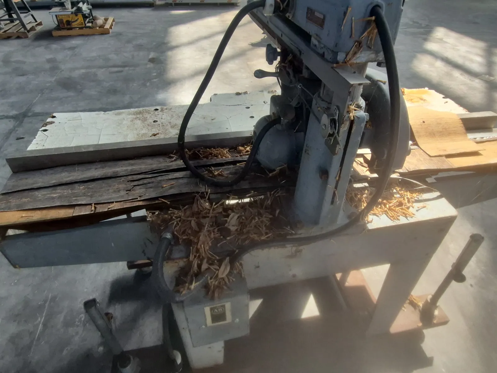 (1) Stationary Delta / Rockwell Radial Arm Saw, photo 4 of 7