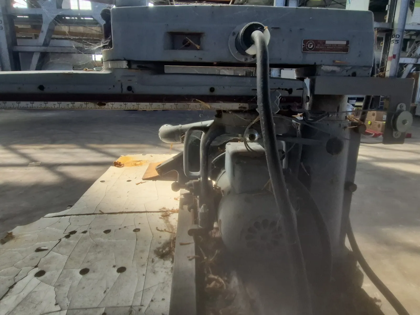 (1) Stationary Delta / Rockwell Radial Arm Saw, photo 3 of 7