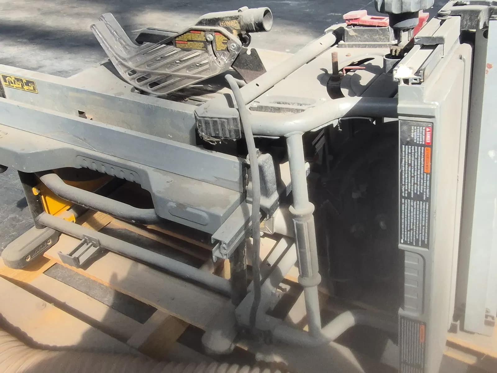 Contents Of Pallet: (1)Skilsaw Heavy-Duty Worm Drive Table Saw, (1) DeWalt Table Saw Blade Guard And Riving Knife Assembly, photo 6 of 6
