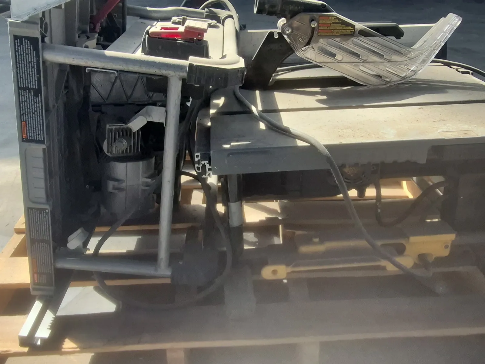 Contents Of Pallet: (1)Skilsaw Heavy-Duty Worm Drive Table Saw, (1) DeWalt Table Saw Blade Guard And Riving Knife Assembly, photo 5 of 6