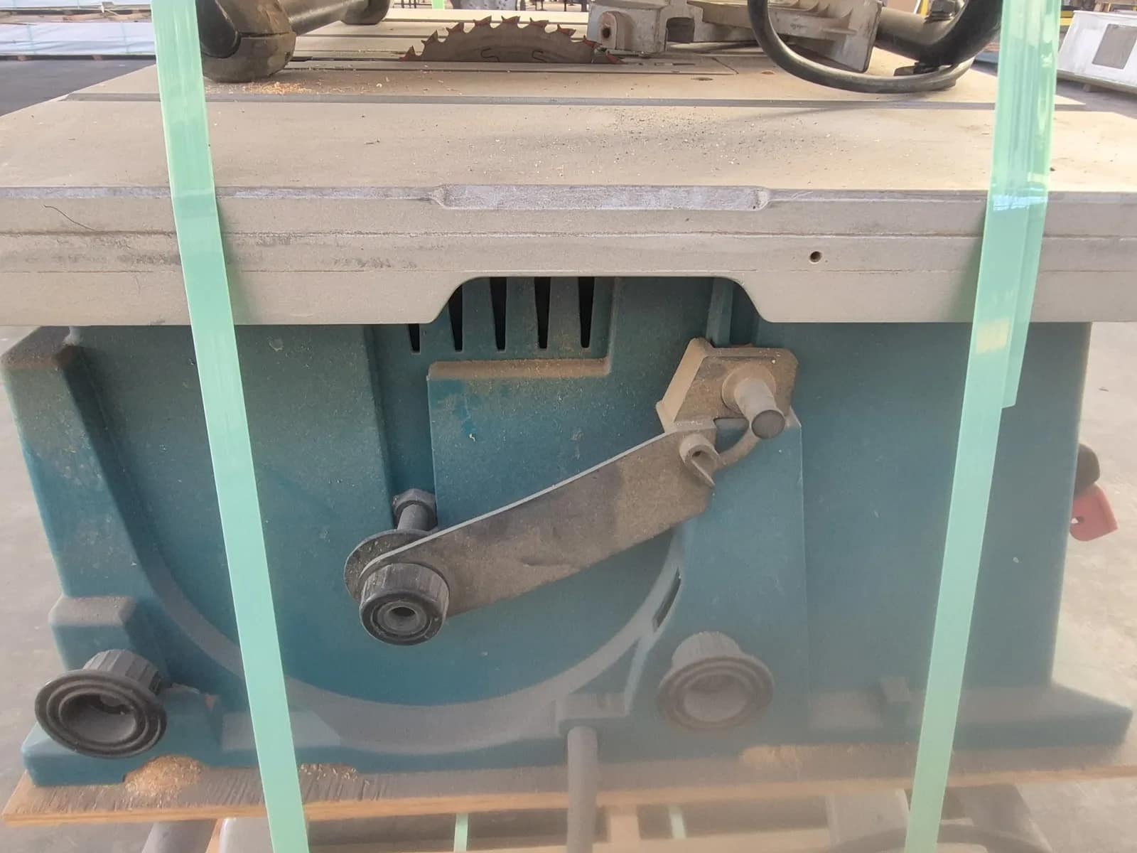 Contents Of Pallet: (1) DeWalt 10-inch Corded Table Saw, (1) Makita 10-inch Portable Table Saw, photo 9 of 9