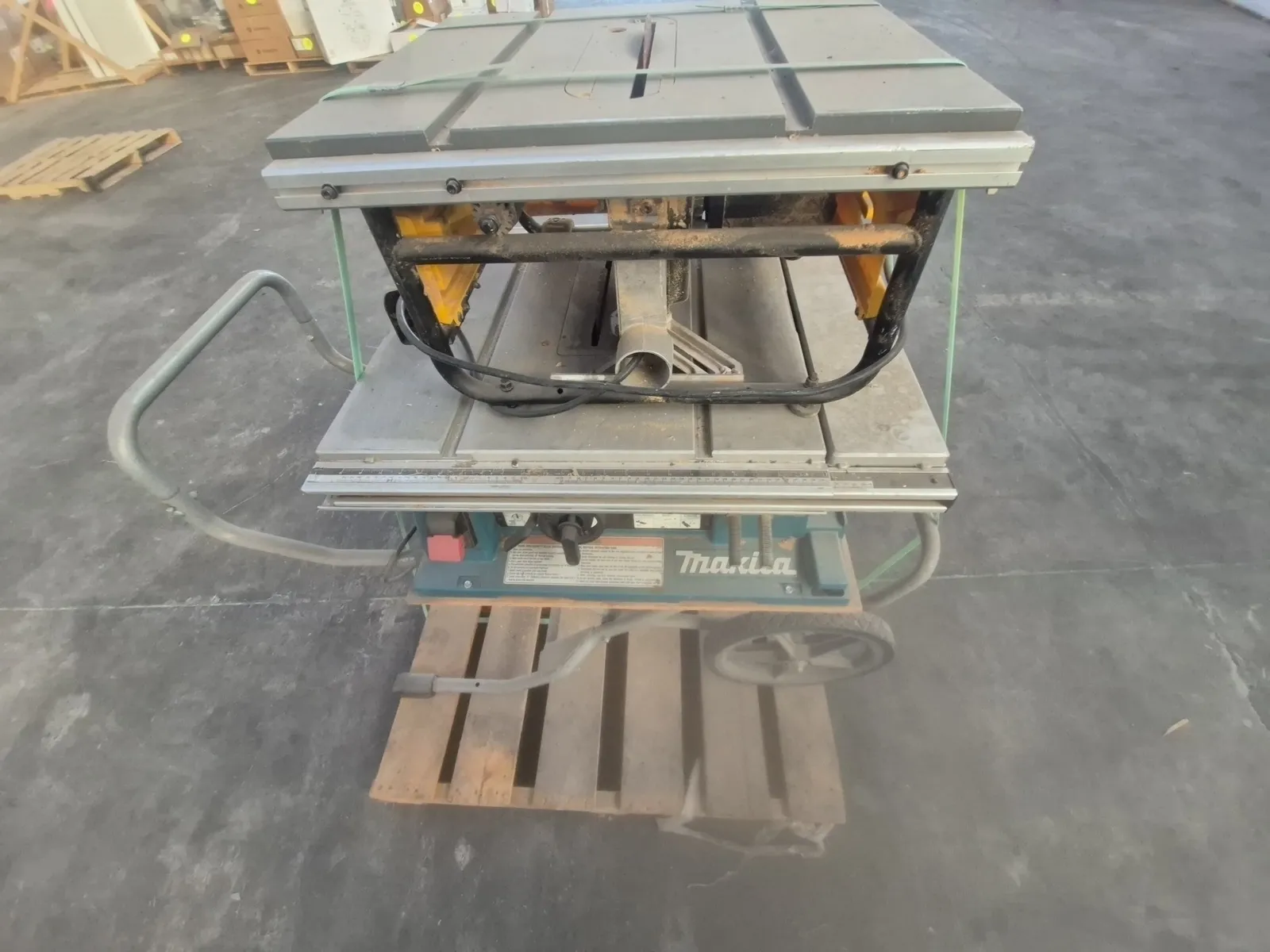 Contents Of Pallet: (1) DeWalt 10-inch Corded Table Saw, (1) Makita 10-inch Portable Table Saw, photo 3 of 9