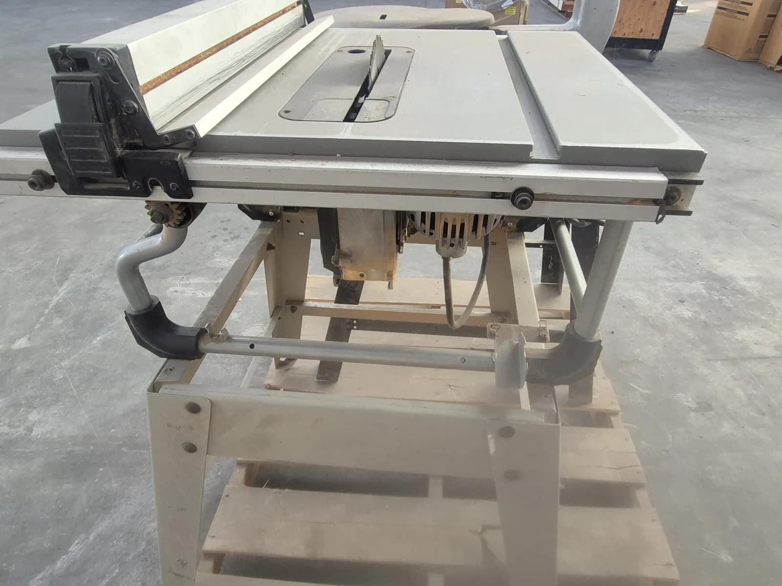 Contents Of Pallet: (1) Dremel 1680 16-inch Variable Speed Scroll Saw (1) Delta Model 36-600 10-inch Compact Cast-Iron Table Saw, photo 4 of 4