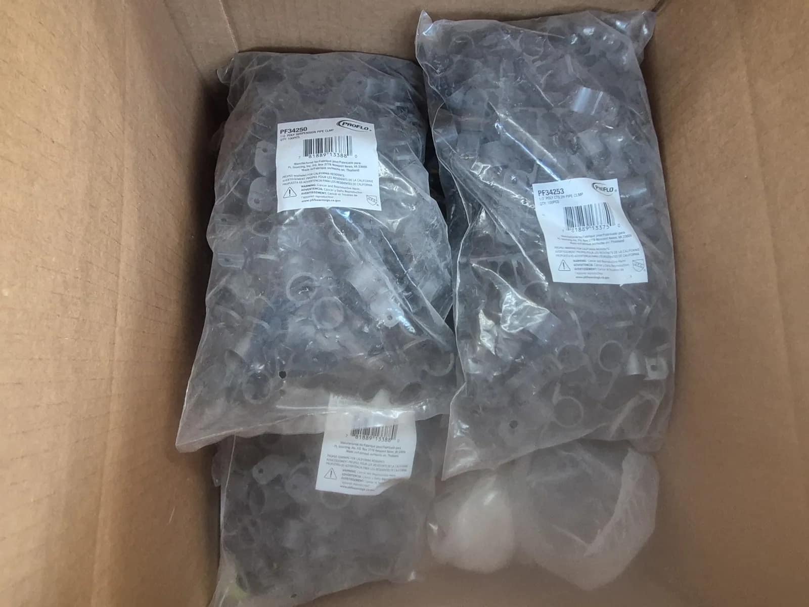 Contents Of Pallet: Assortment Of Water Line Fittings, Various Proflo Pipe Clamps, ProPex EP Elbow, photo 4 of 6