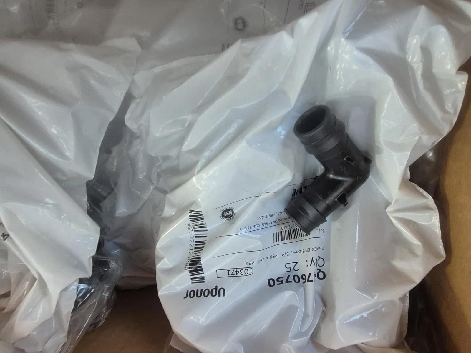 Contents Of Pallet: Assortment Of Water Line Fittings, Various Proflo Pipe Clamps, ProPex EP Elbow, photo 5 of 6