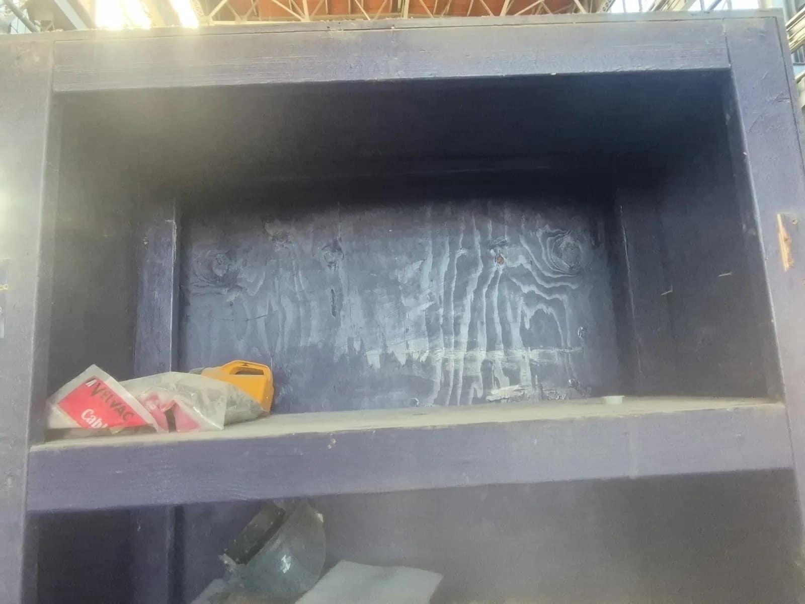 (1) Industrial Storage Cabinet With Miscellaneous Items Inside, photo 6 of 6