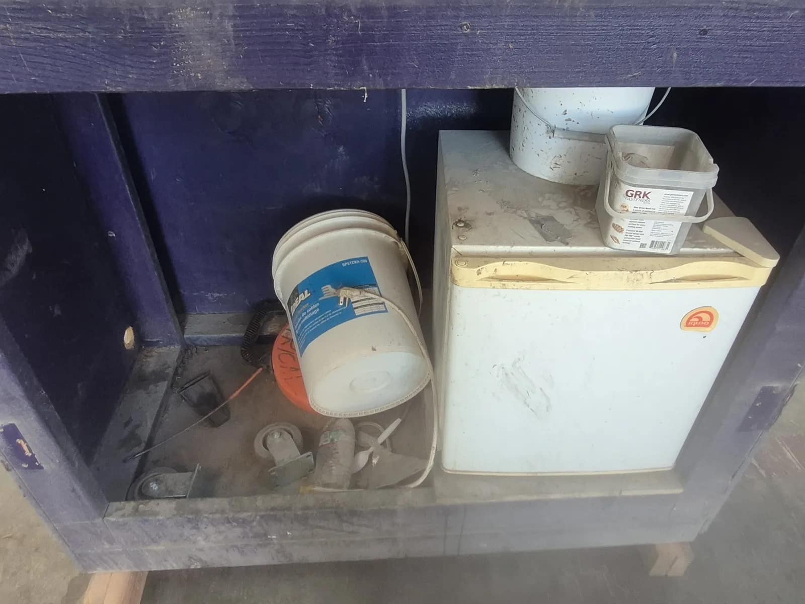 (1) Industrial Storage Cabinet With Miscellaneous Items Inside, photo 4 of 6