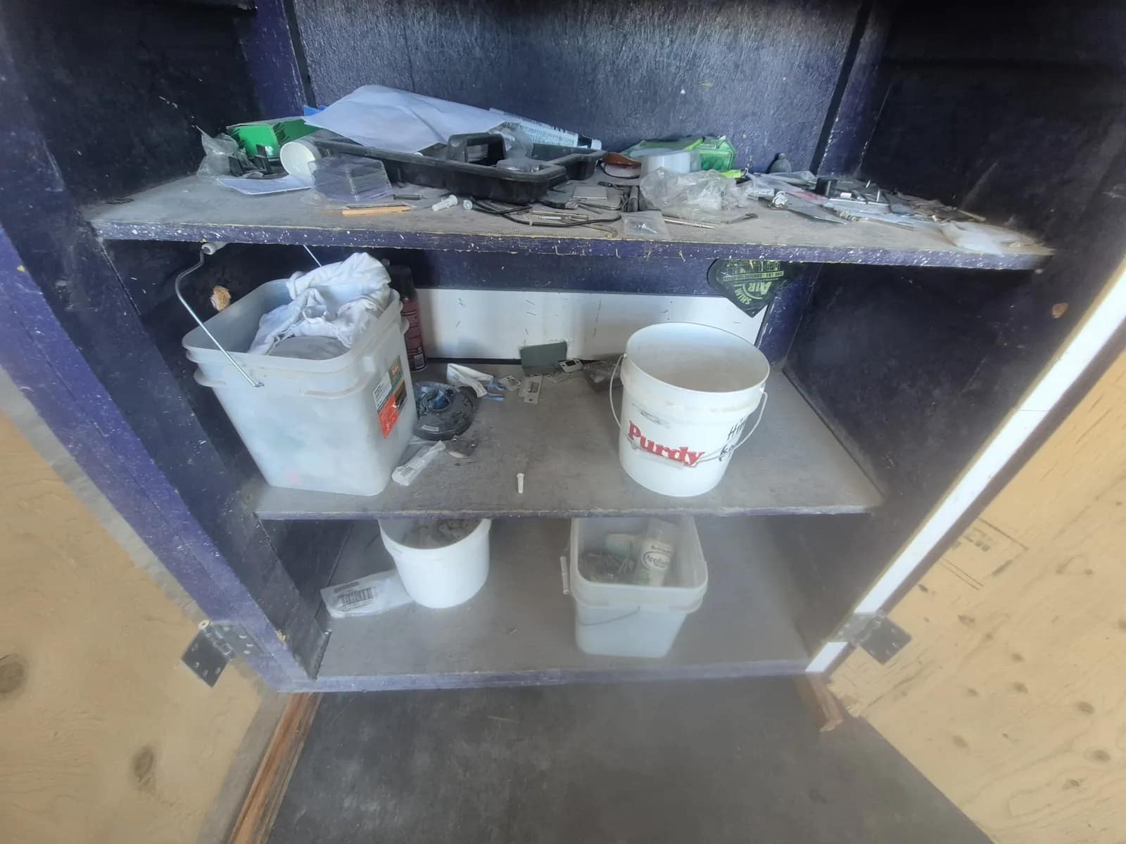 (1) Storage Cabinet With Shelves And Assorted Contents, photo 2 of 6