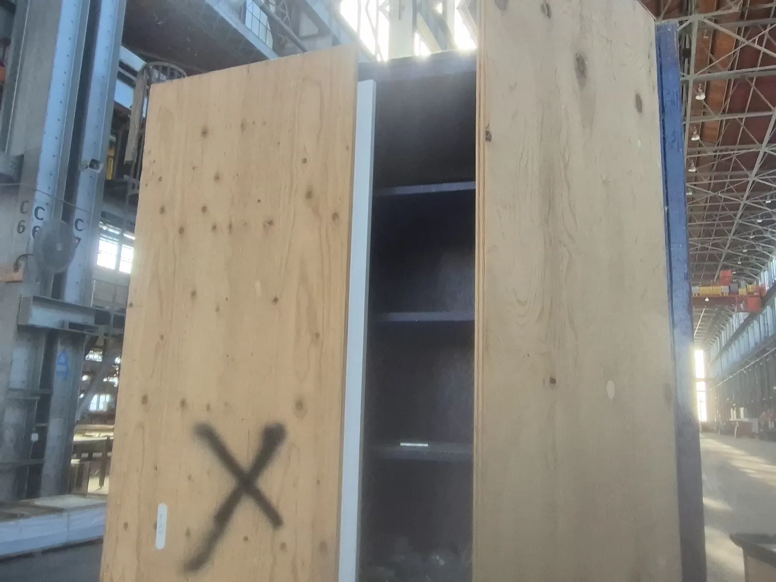 (1) Storage Cabinet With Shelves And Assorted Contents, photo 5 of 6