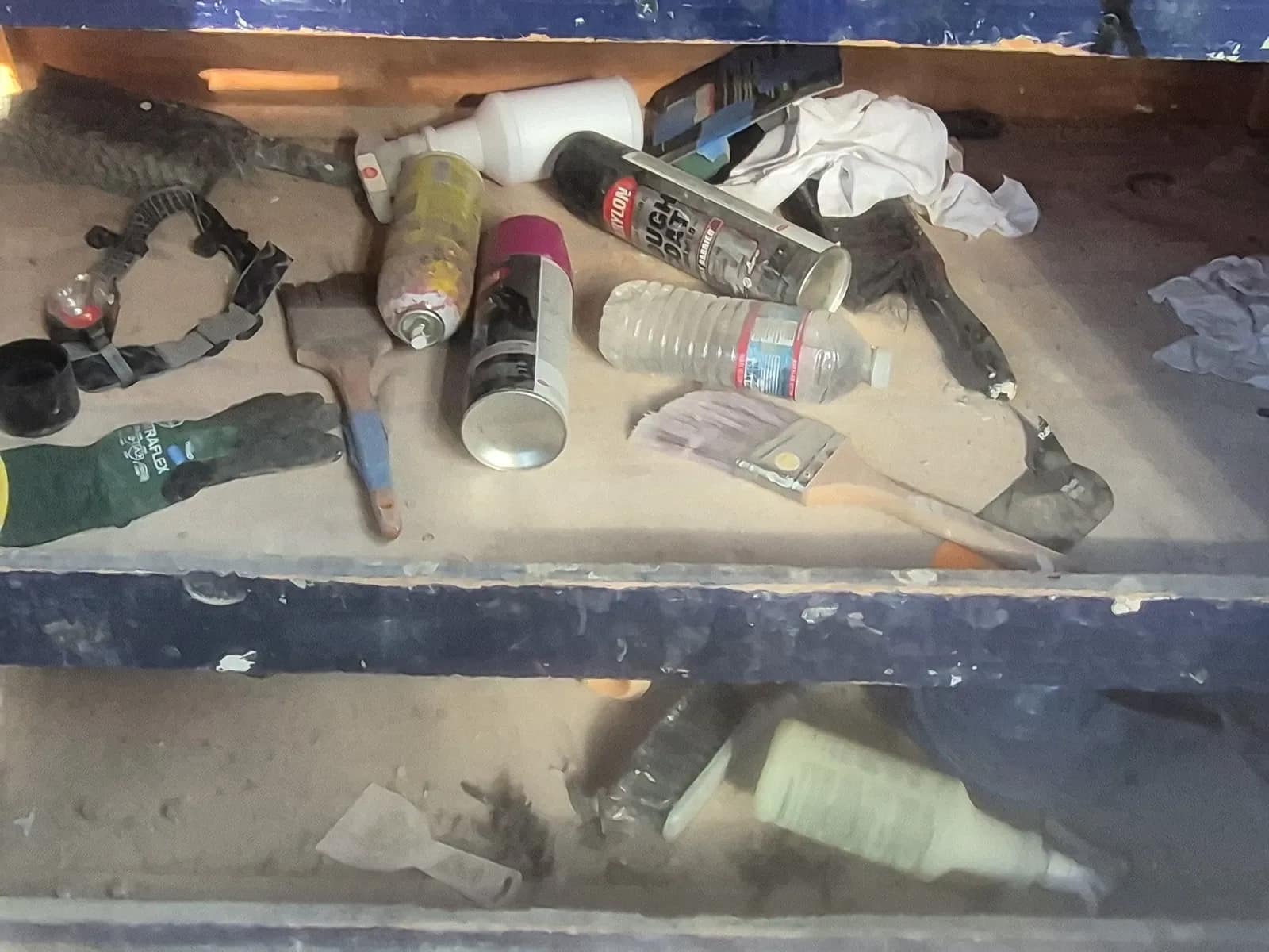 (1) Wooden Storage Cabinet With Miscellaneous Items Inside, photo 3 of 5