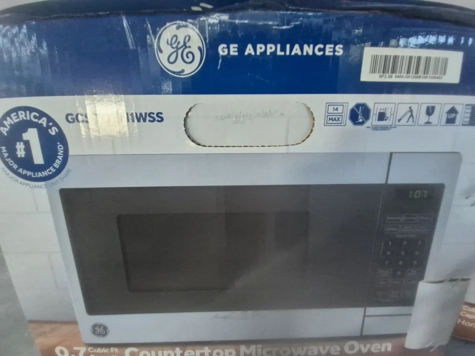 (1) Countertop Microwave Oven, photo 2 of 3