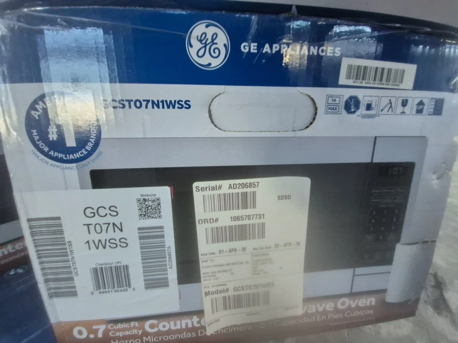 (1) Countertop Microwave Oven, photo 3 of 3