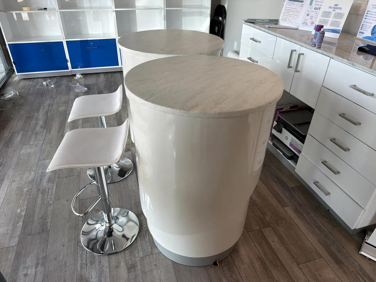 (2) Round Tables And (2) High Chairs, photo 8 of 8