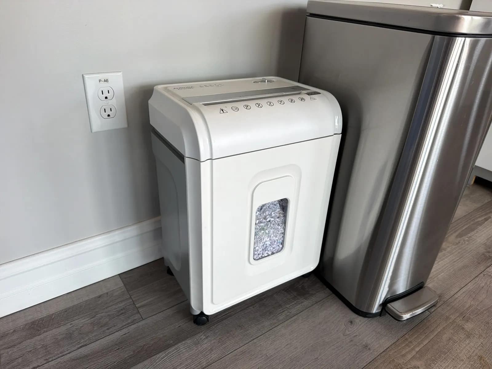 Trash Can And Paper Shredder, photo 4 of 4