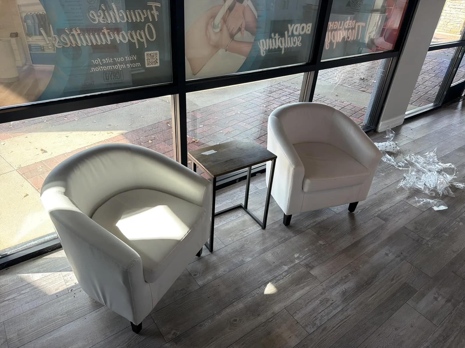 (2) Chairs And Arm Table, photo 2 of 7