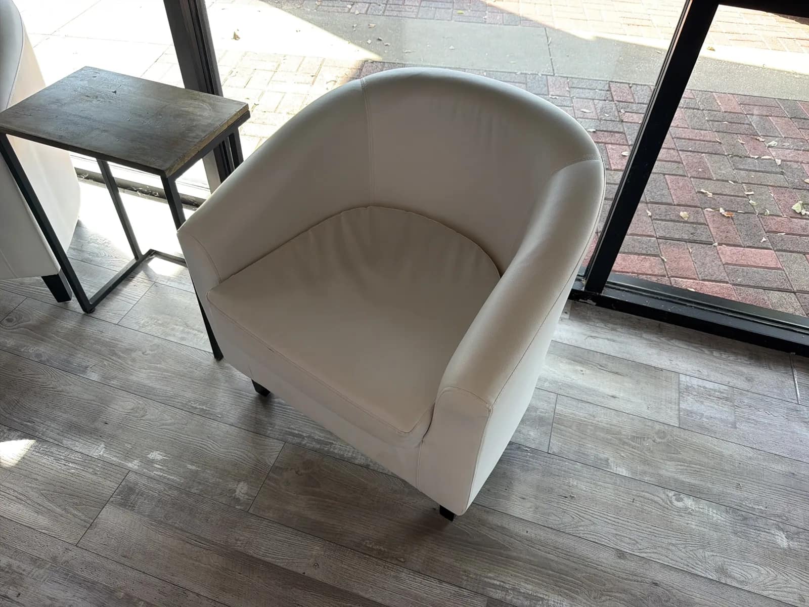 (2) Chairs And Arm Table, photo 4 of 7