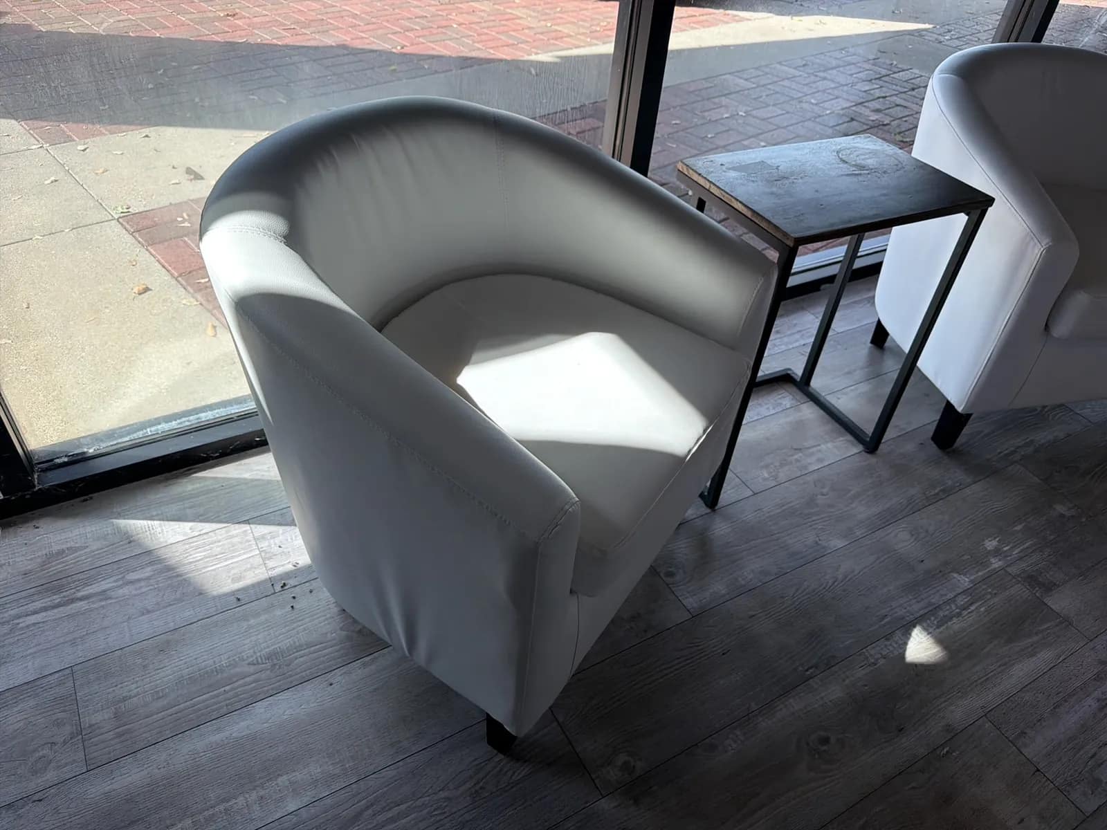 (2) Chairs And Arm Table, photo 6 of 7