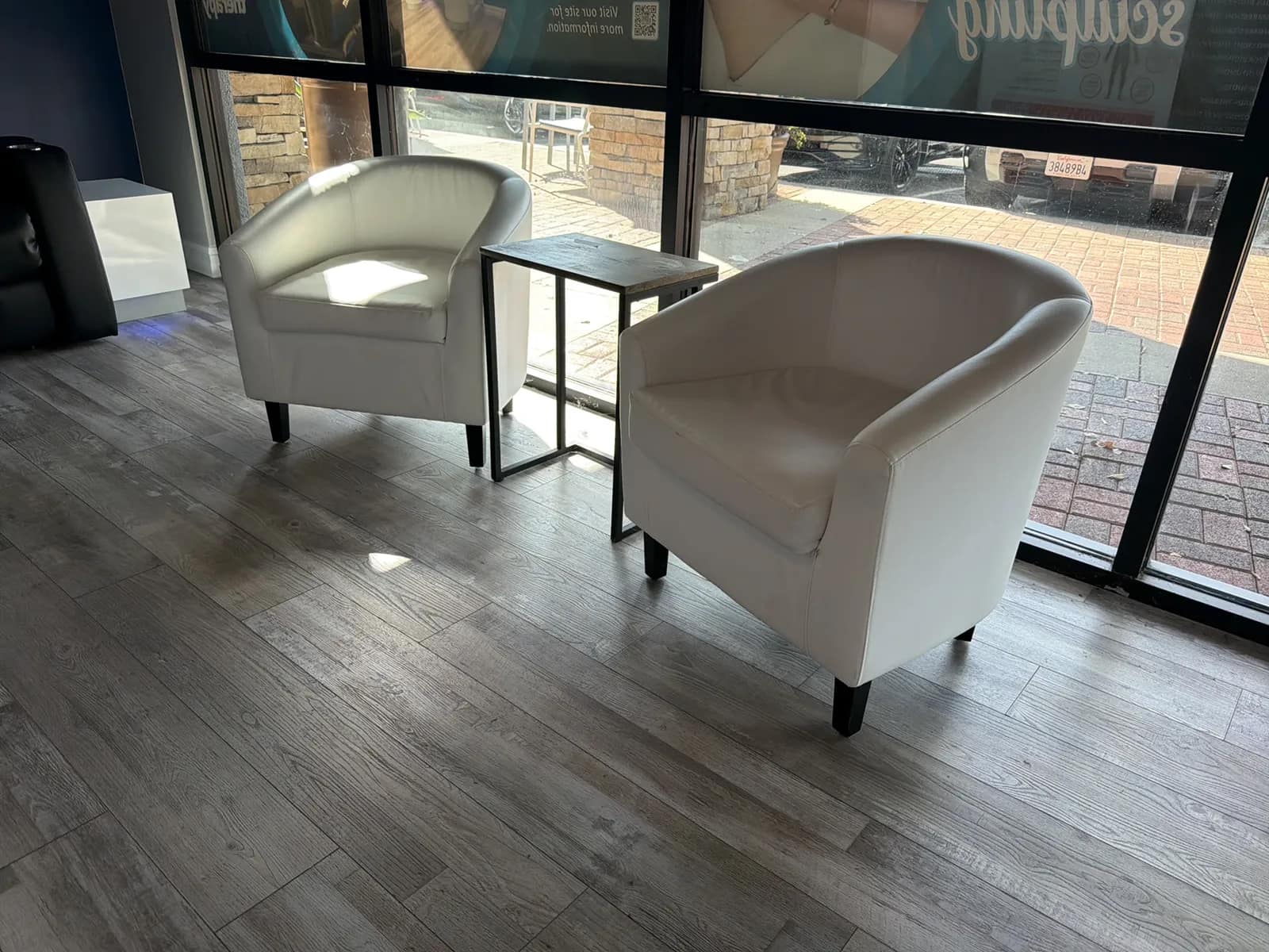 (2) Chairs And Arm Table, photo 3 of 7