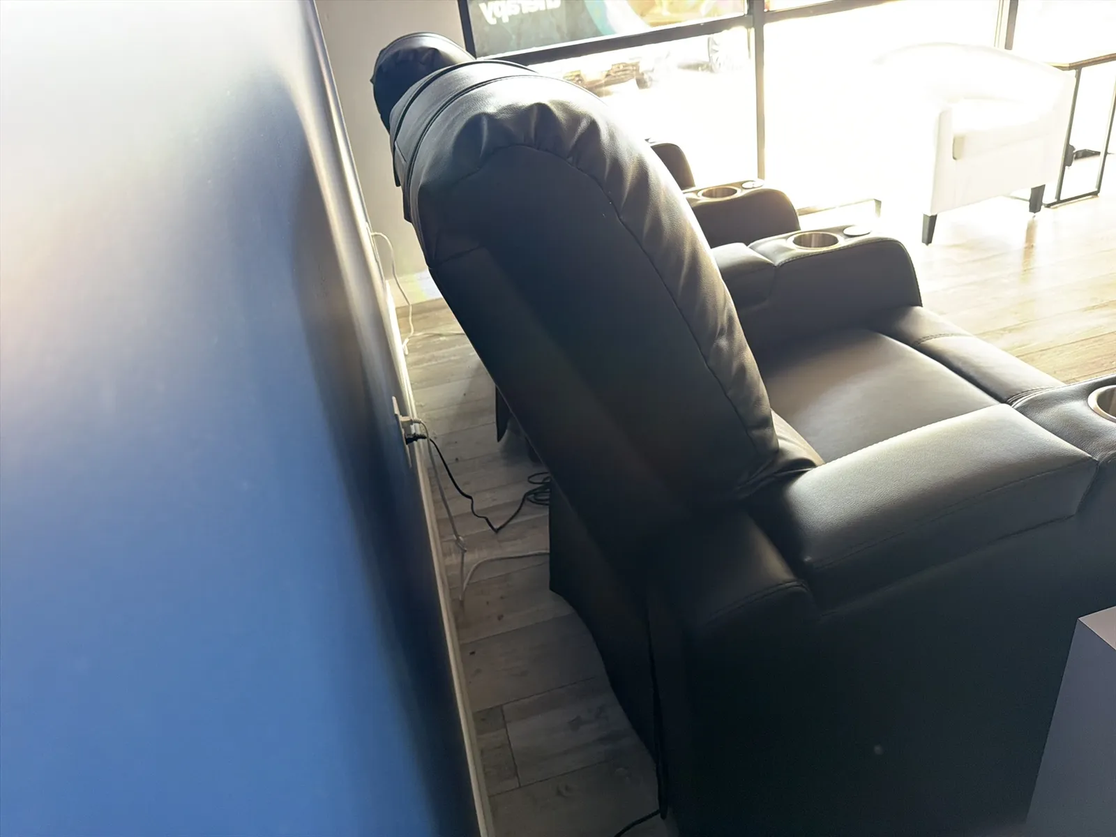 (1) Electric Recliner Chair, photo 5 of 7