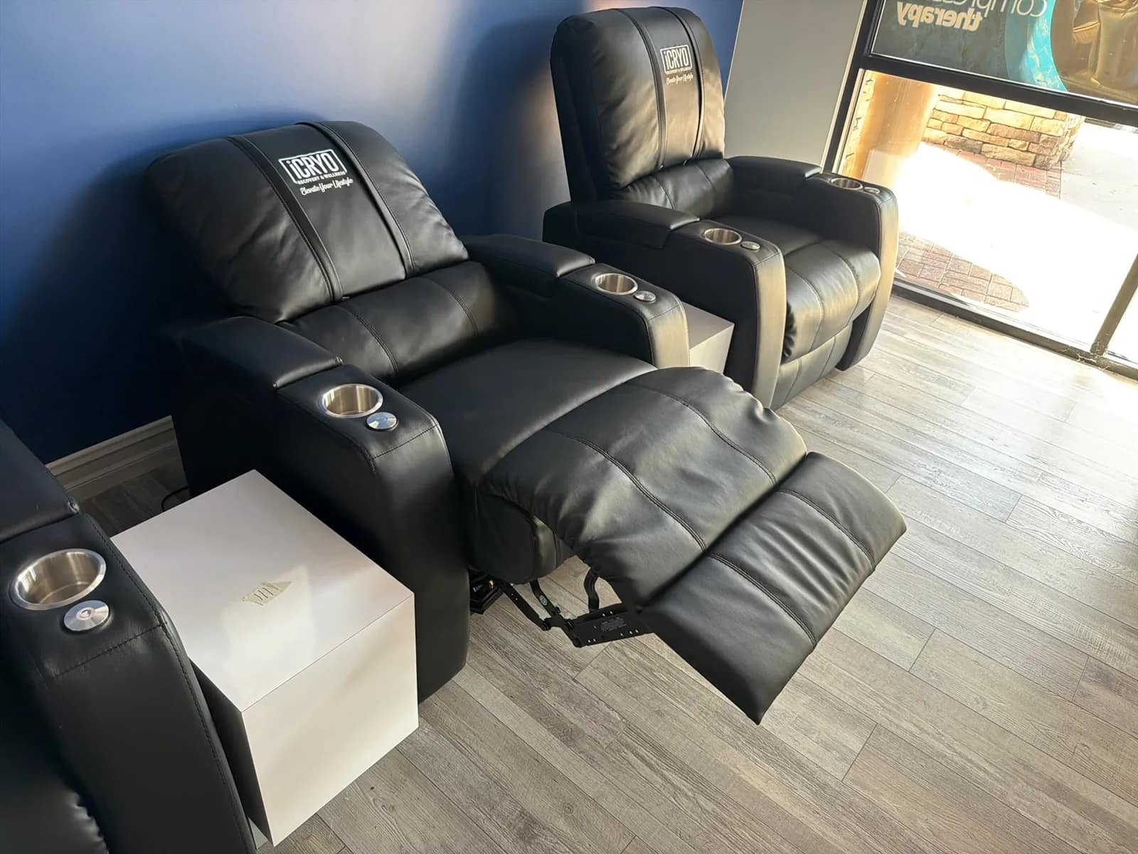 (1) Electric Recliner Chair, photo 6 of 7