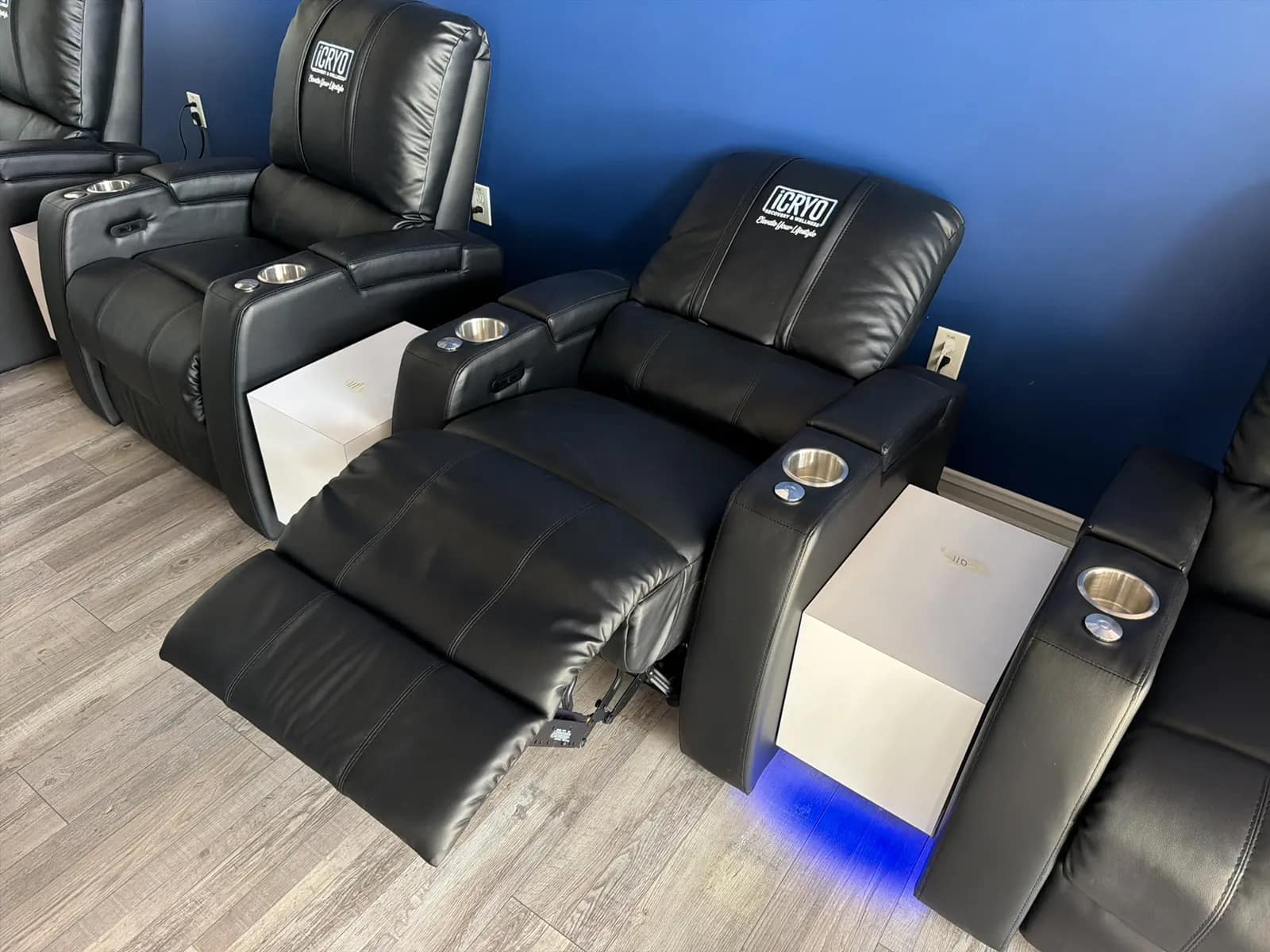 (1) Electric Recliner Chair, photo 7 of 7