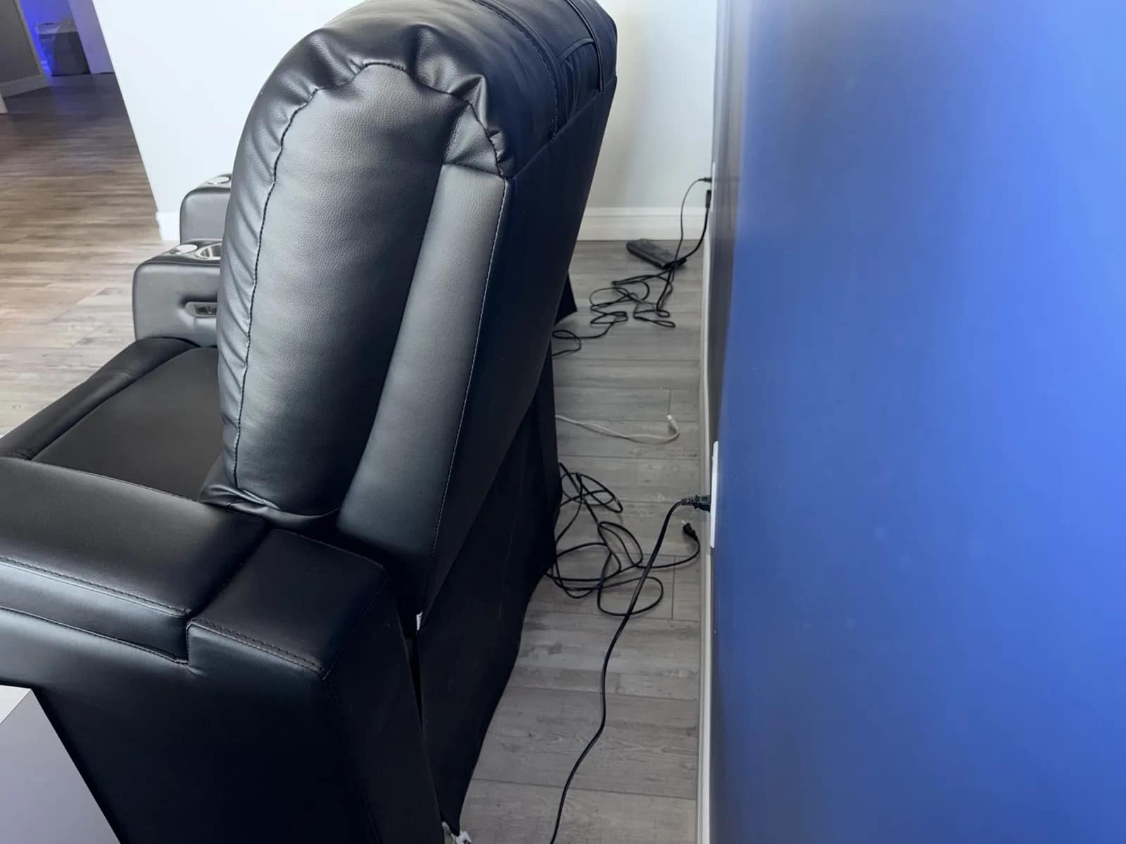 (1) Electric Recliner Chair, photo 4 of 6