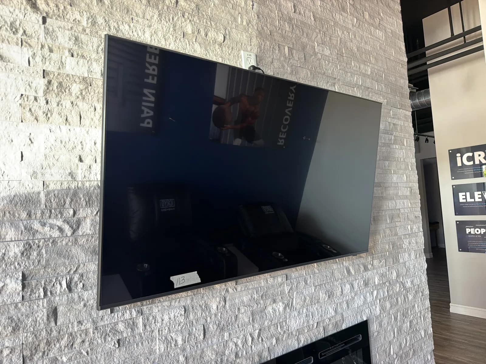 tv-with-wall-mount-mvh70mk6