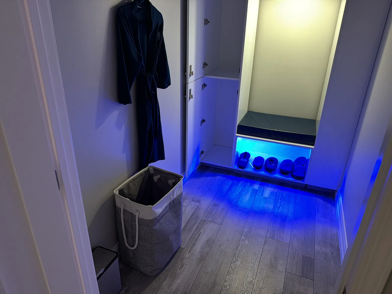 Contents of Room: Robe, Slippers, Laundry Basket, Trash Can, Mirror, photo 2 of 6