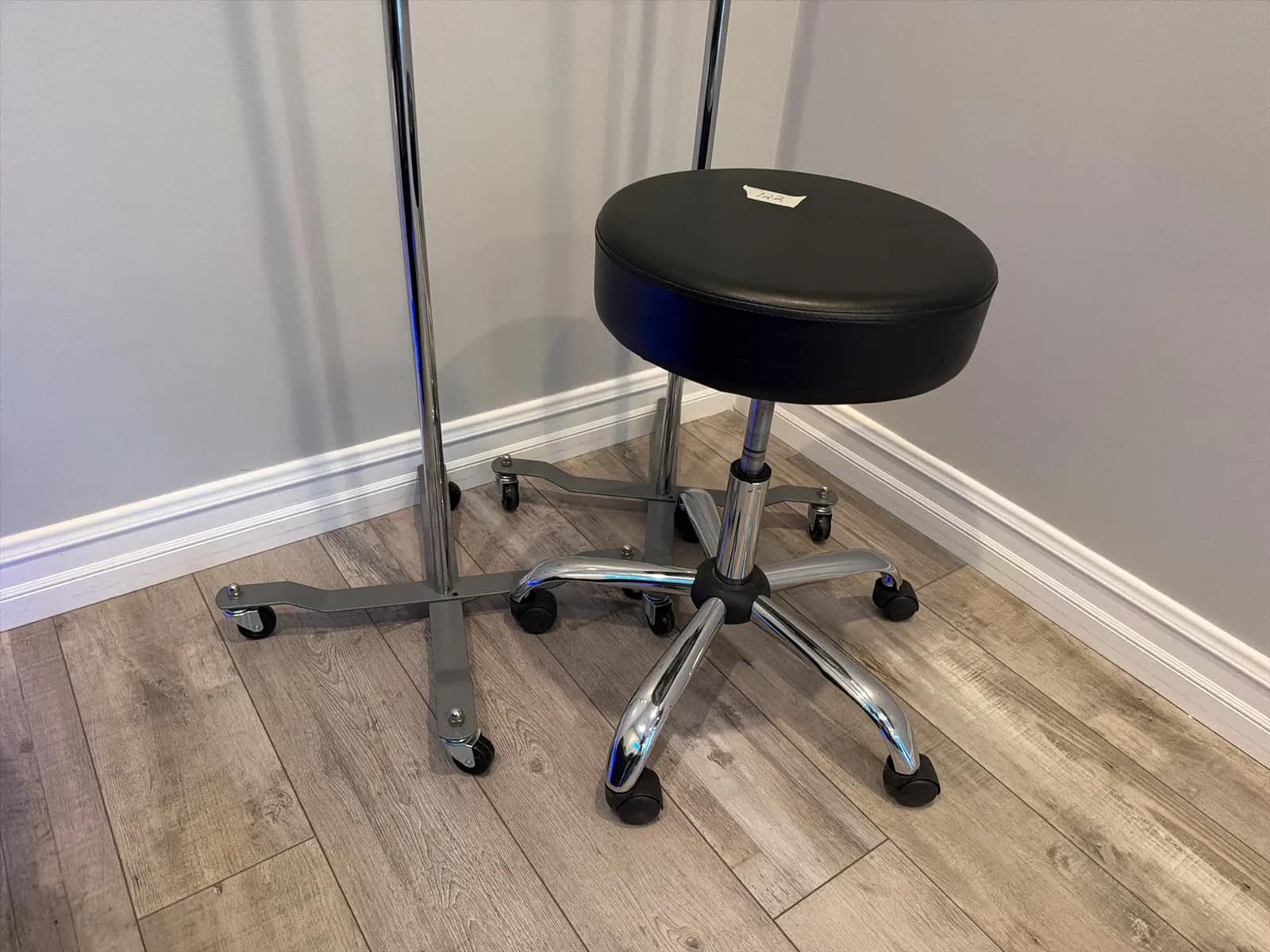 IV Bag Stands And Roller Chair, photo 4 of 4