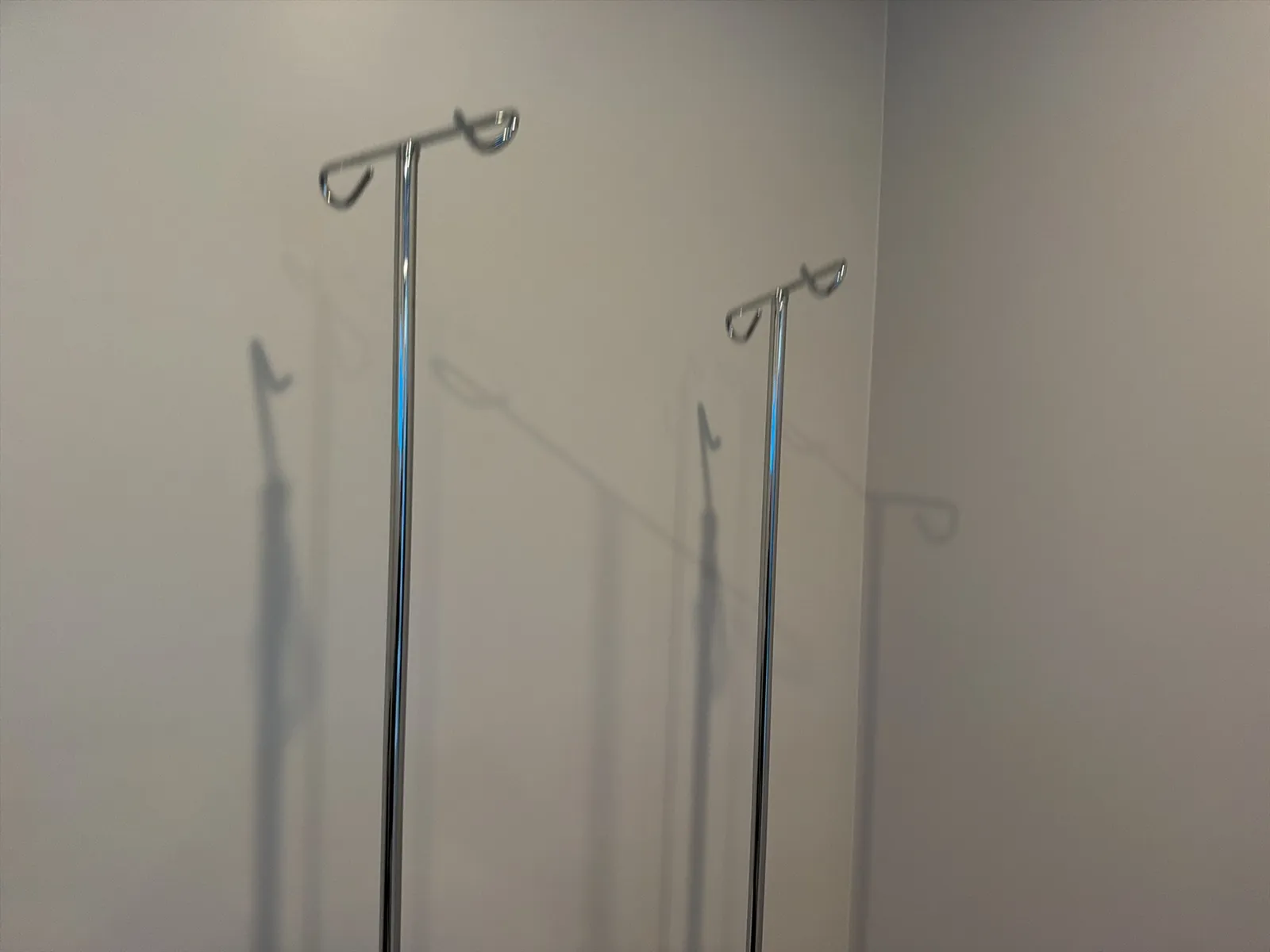 IV Bag Stands And Roller Chair, photo 3 of 4