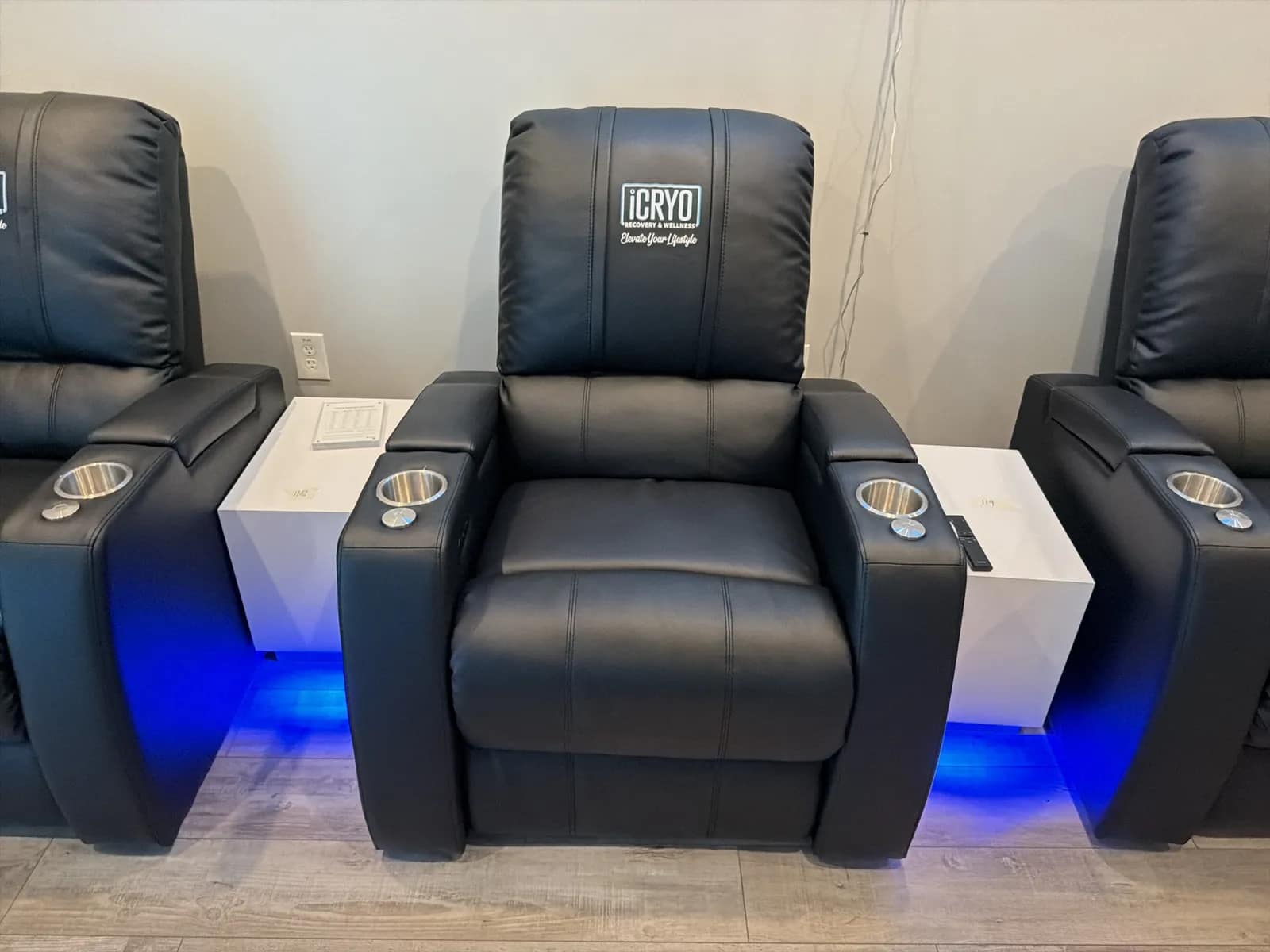 (1) Electric Recliner Chair, photo 3 of 6