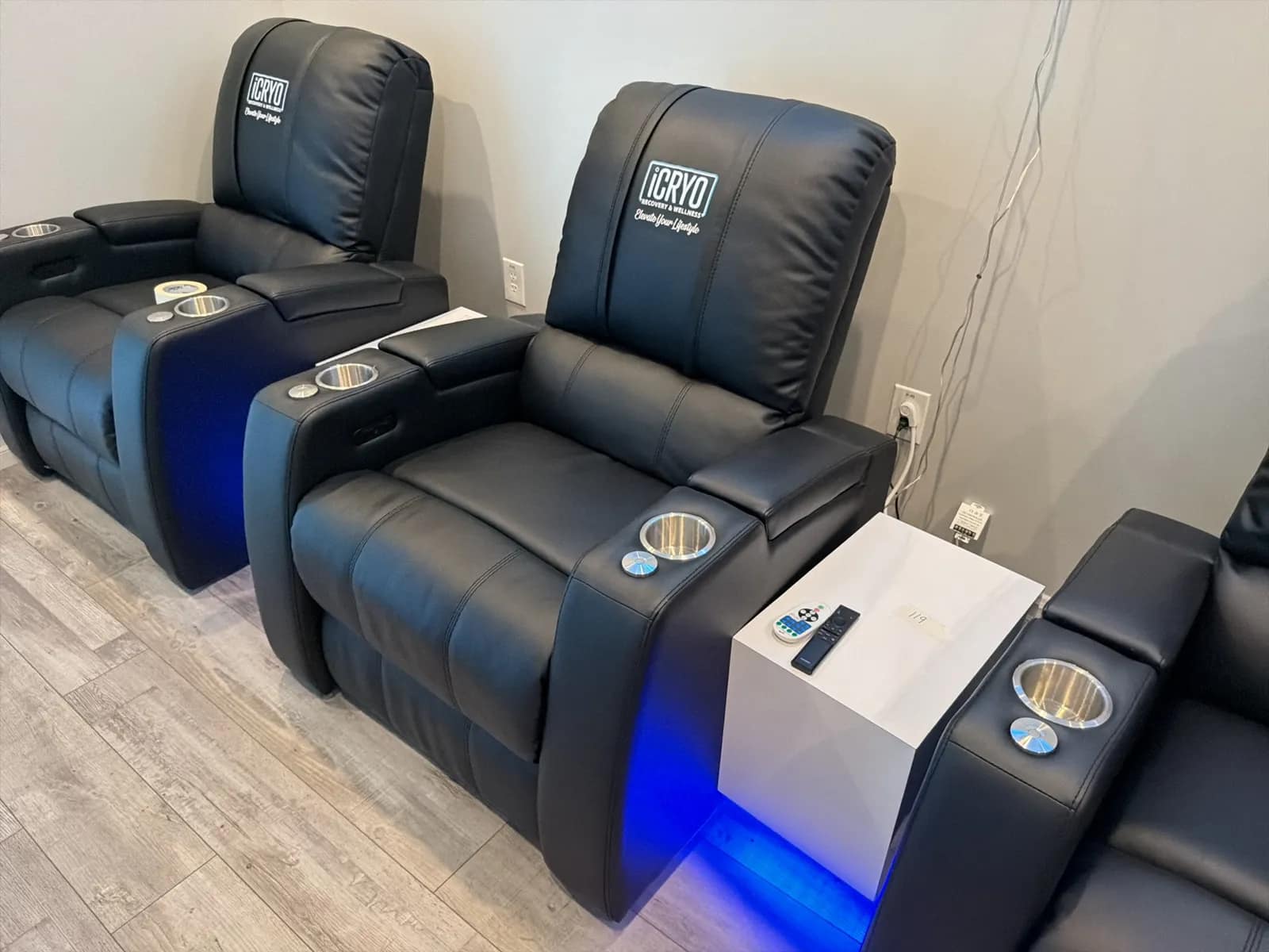 (1) Electric Recliner Chair, photo 2 of 6