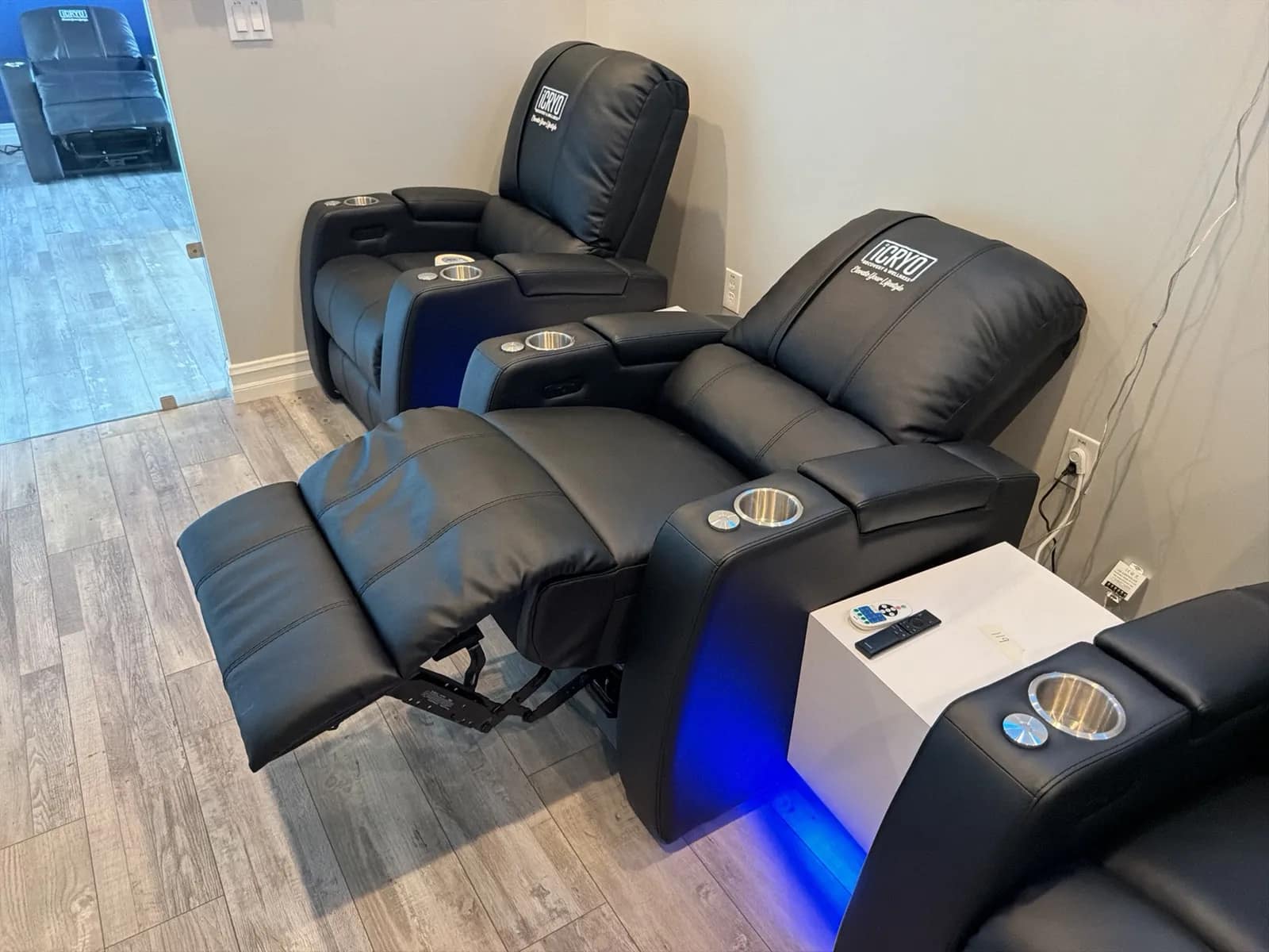 (1) Electric Recliner Chair, photo 6 of 6