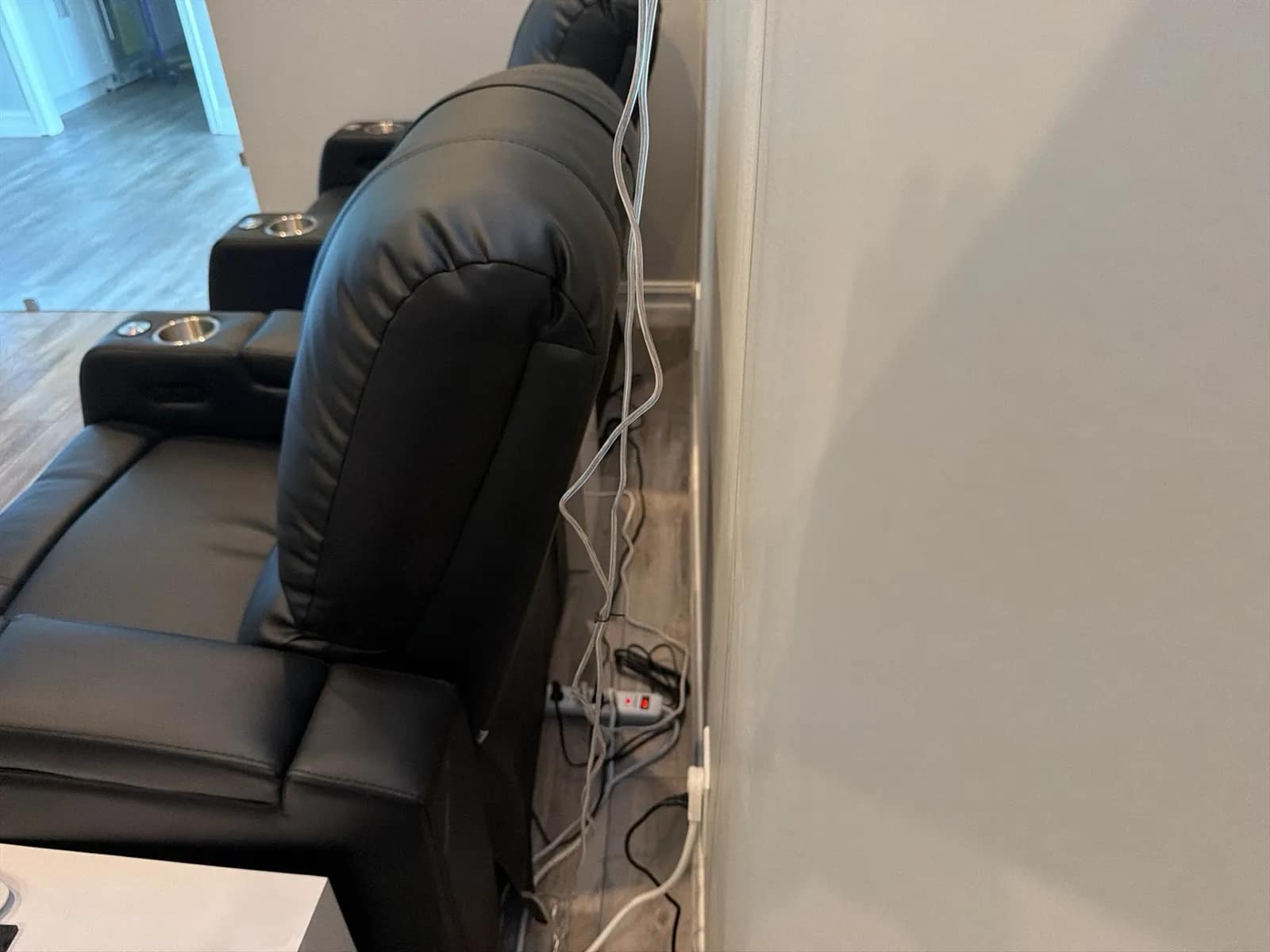 (1) Electric Recliner Chair, photo 4 of 6