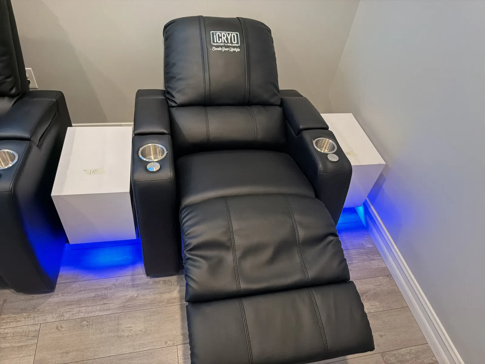 (1) Electric Recliner Chair, photo 6 of 6