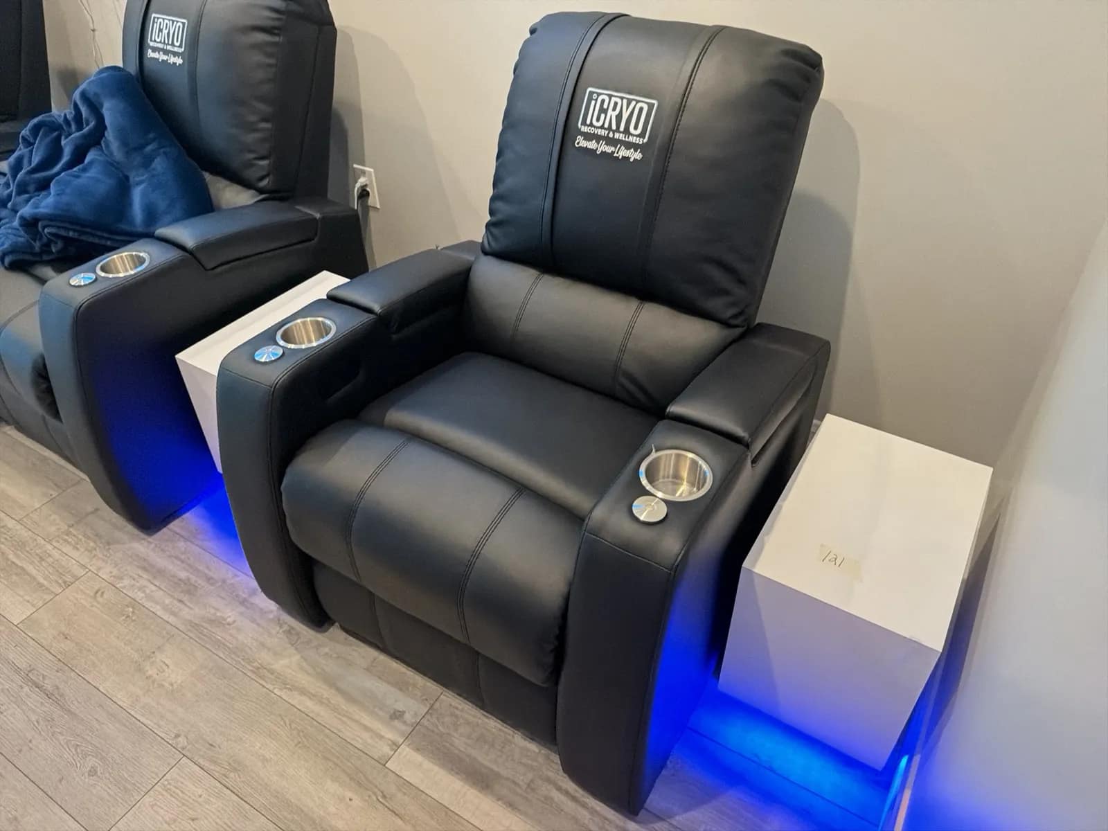 (1) Electric Recliner Chair, photo 2 of 6