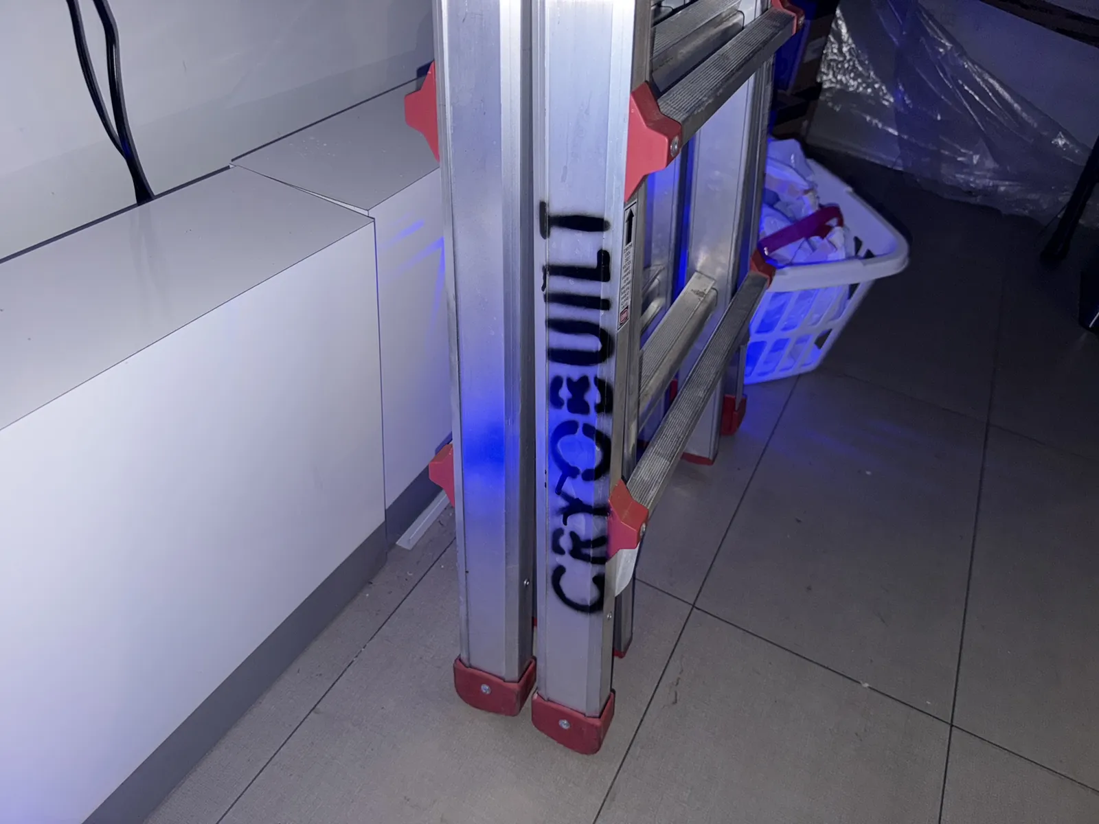 Folding/Extension Ladder, photo 2 of 4