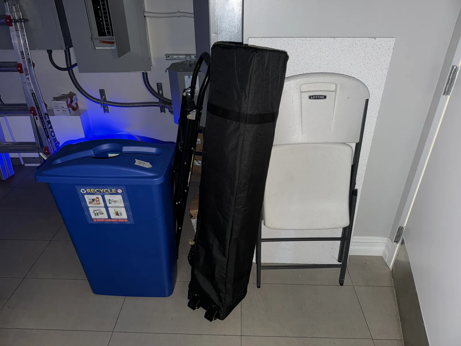 pop-up-chair-recycle-bin-step-stool-trash-can-mvh7ee0z