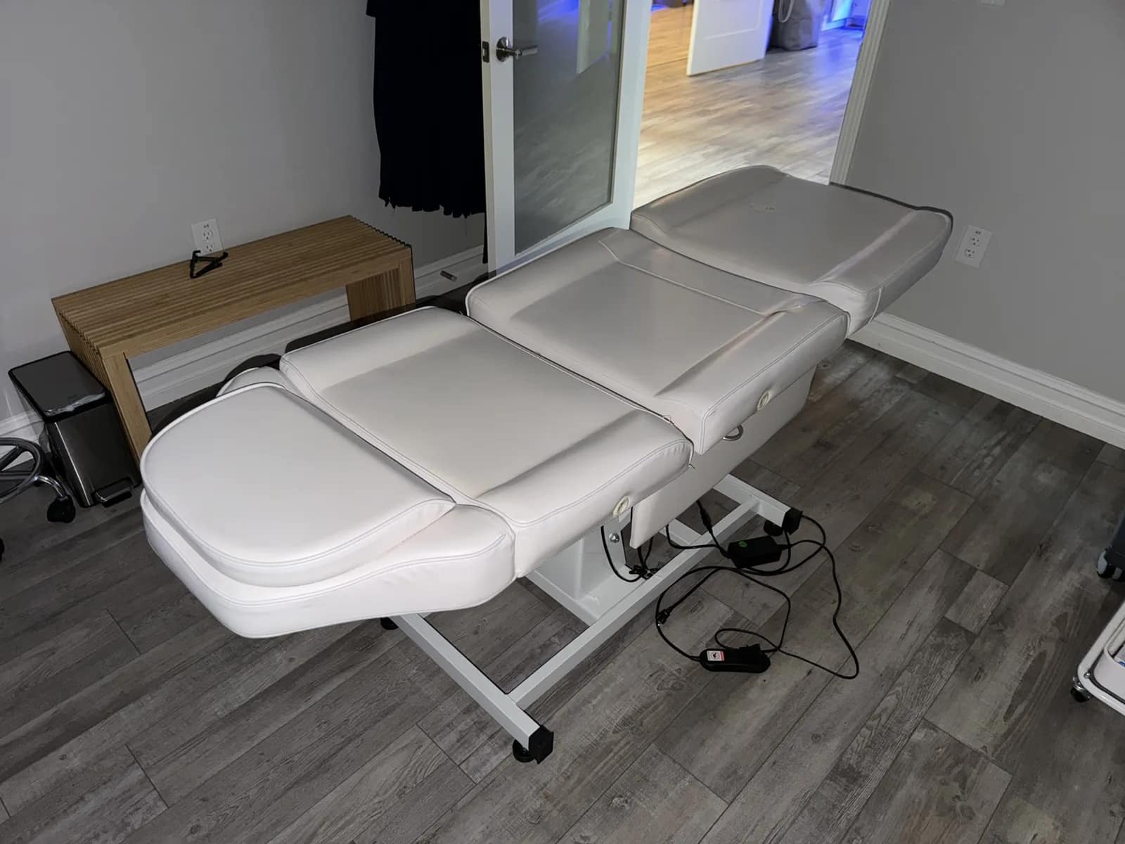 Fully Electric Salon / Medical Bed / Chair, photo 6 of 7